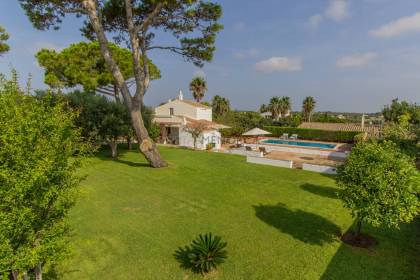 Country house with pool for sale near Sant Lluís