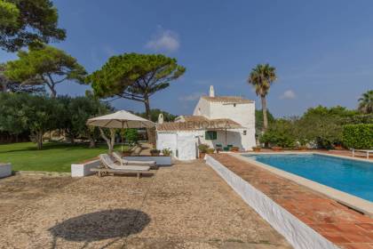 Country house with pool for sale near Sant Lluís