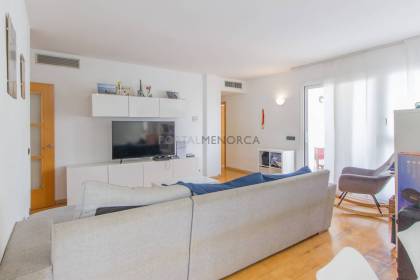 Piso en venta en Sant Lluís con ascensor