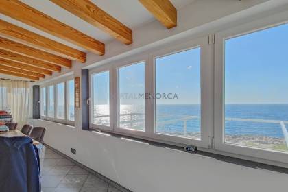 Casita en primera línea de mar en venta en Binibeca