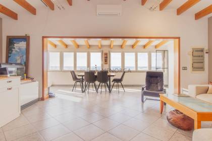 Casita en primera línea de mar en venta en Binibeca