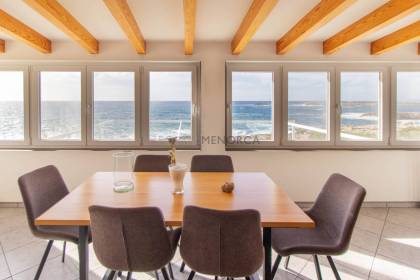 Casita en primera línea de mar en venta en Binibeca