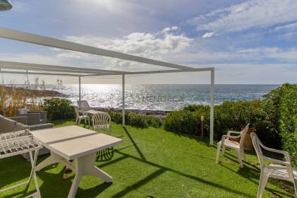 Casita en primera línea de mar en venta en Binibeca