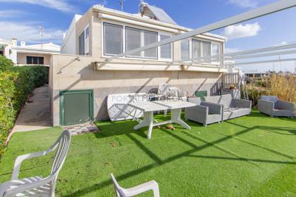 Casita en primera línea de mar en venta en Binibeca
