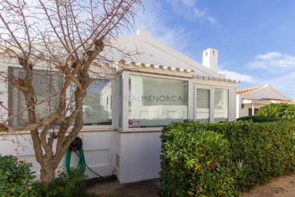 Casita en primera línea de mar en venta en Binibeca