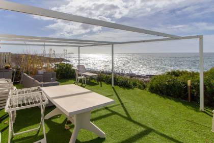 Casita en primera línea de mar en venta en Binibeca