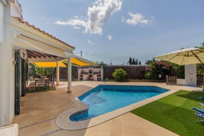 Villa with pool for sale in Son Vitamina