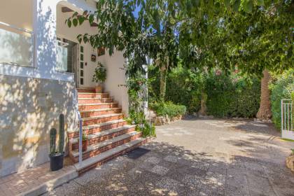 Villa with tourist license and pool for sale in Menorca