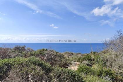 Parcela edificable en Cala'n Porter con vistas al mar