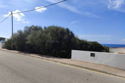 Parcela edificable en Cala'n Porter con vistas al mar