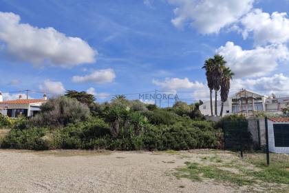 Parcela edificable en Cala'n Porter con vistas al mar