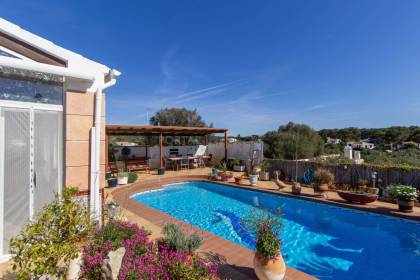 Chalet con piscina en venta en Binibeca