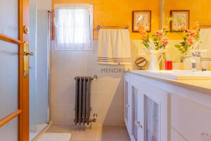 Chalet con piscina en venta en Binibeca