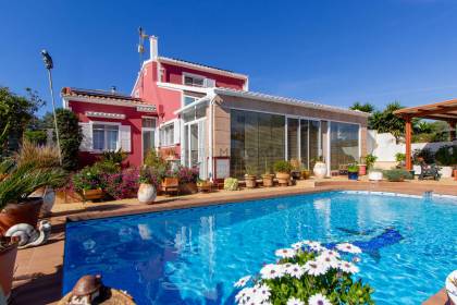 Chalet con piscina en venta en Binibeca