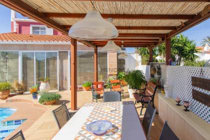 Chalet con piscina en venta en Binibeca