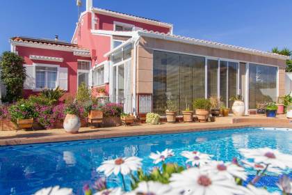 Chalet con piscina en venta en Binibeca