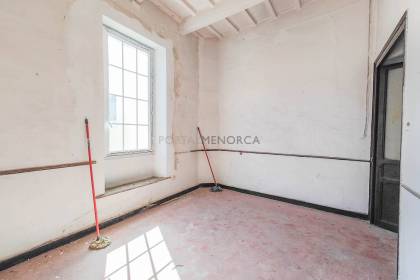 Central building to renovate for sale in Mahón