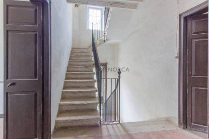 Central building to renovate for sale in Mahón