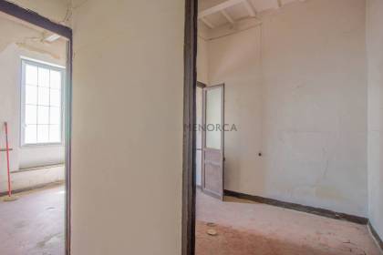 Central building to renovate for sale in Mahón