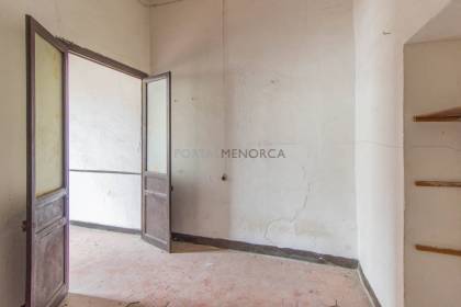 Central building to renovate for sale in Mahón