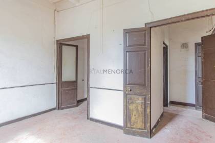 Central building to renovate for sale in Mahón