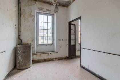 Central building to renovate for sale in Mahón