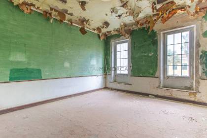 Central building to renovate for sale in Mahón