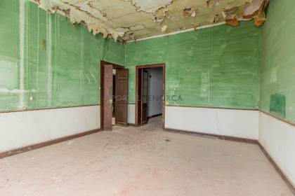 Central building to renovate for sale in Mahón
