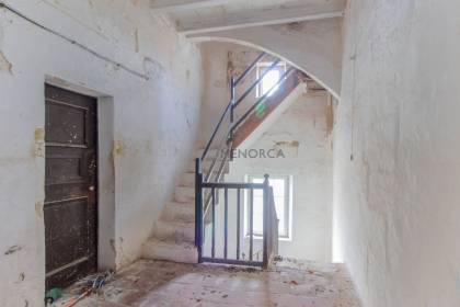 Central building to renovate for sale in Mahón