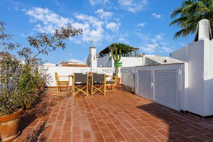 Casa reformada con terraza en venta en Alaior