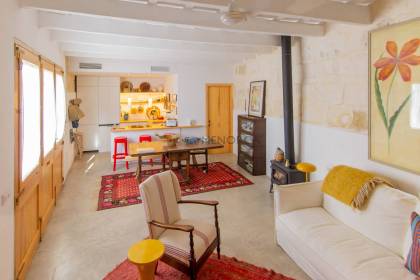 Casa reformada con terraza en venta en Alaior