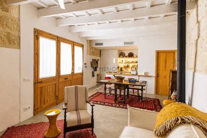 Casa reformada con terraza en venta en Alaior