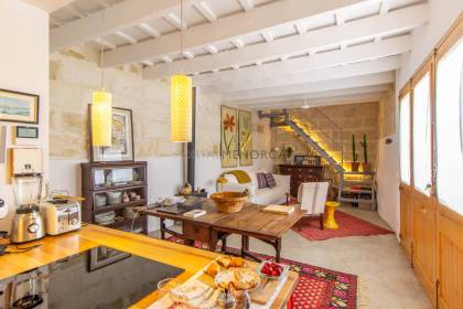 Casa reformada con terraza en venta en Alaior