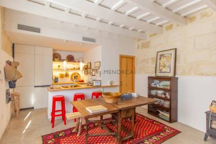 Casa reformada con terraza en venta en Alaior