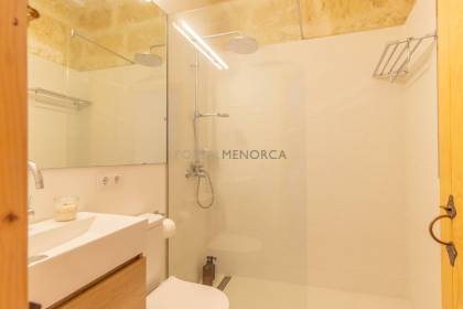 Casa reformada con terraza en venta en Alaior