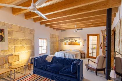 Casa reformada con terraza en venta en Alaior