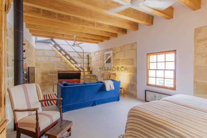 Casa reformada con terraza en venta en Alaior