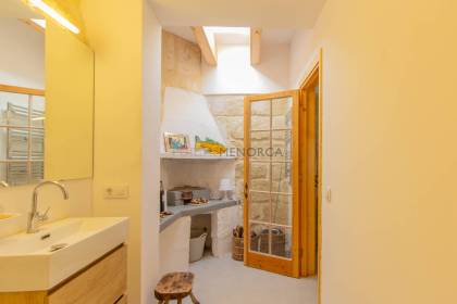 Casa reformada con terraza en venta en Alaior