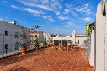 Casa reformada con terraza en venta en Alaior