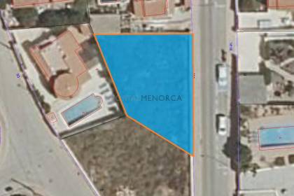 Parcela urbana en Cala'n Porter con vistas lejanas al mar