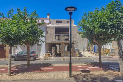 Planta baja con patio en venta en Sant Lluís