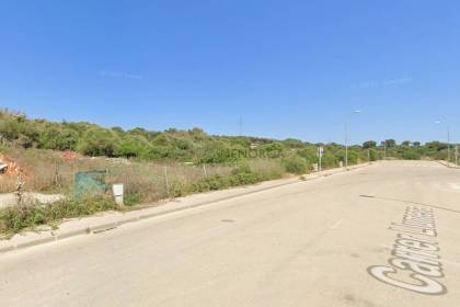 Parcela industrial con licencia de obras en venta en Alaior