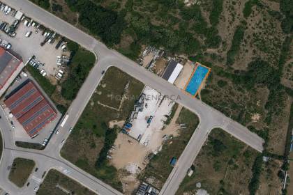 Parcela industrial con licencia de obras en venta en Alaior