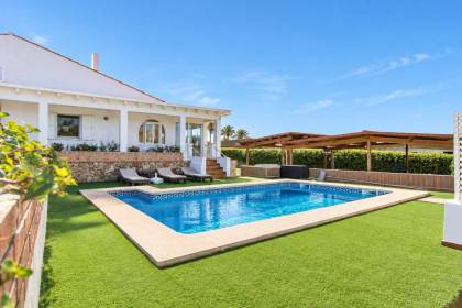 Villa avec vue mer et piscine à vendre à Binidalí