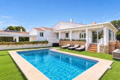 Villa avec vue mer et piscine à vendre à Binidalí