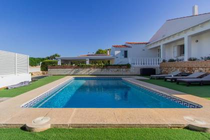 Villa avec vue mer et piscine à vendre à Binidalí