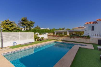 Villa avec vue mer et piscine à vendre à Binidalí