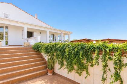 Villa avec vue mer et piscine à vendre à Binidalí