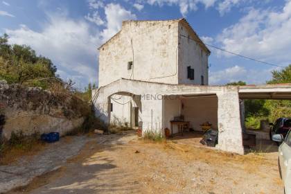 Traditional country house to renovate for sale in Alaior