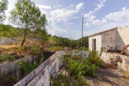 Traditional country house to renovate for sale in Alaior